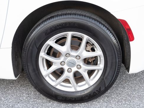 Used 2024 Chrysler Pacifica Touring-L image 47