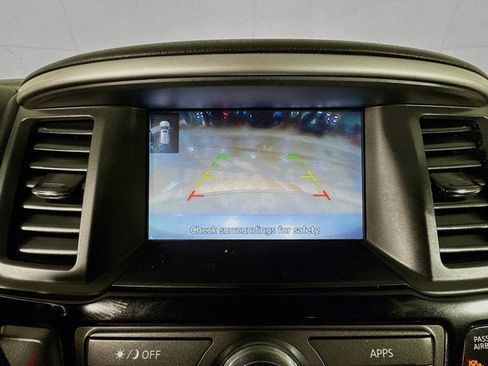 Used 2019 Nissan Pathfinder S image 14