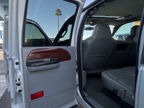 Used 2005 Ford F250 XL image 16