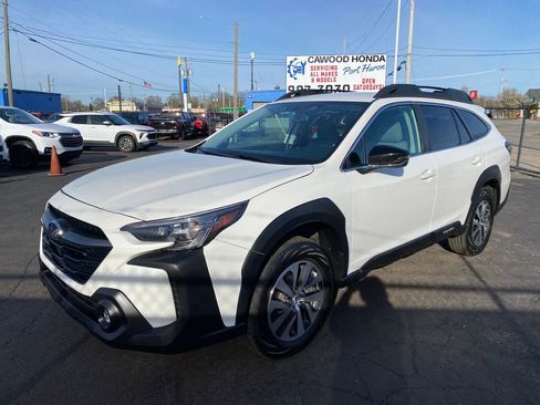 Used 2024 Subaru Outback Premium AWD/4WD image 7