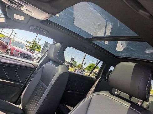 Used 2023 Volkswagen Tiguan SE R-Line image 13