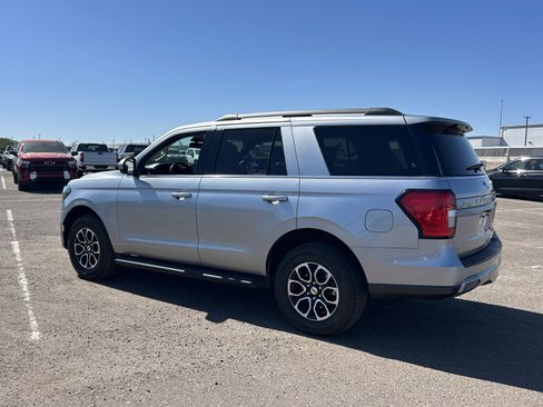 Used 2024 Ford Expedition XLT image 3