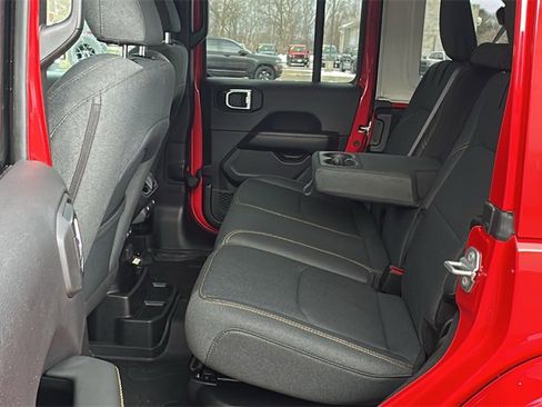 Used 2025 Jeep Wrangler Unlimited Sahara image 27