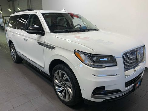 Used 2023 Lincoln Navigator Reserve image 2