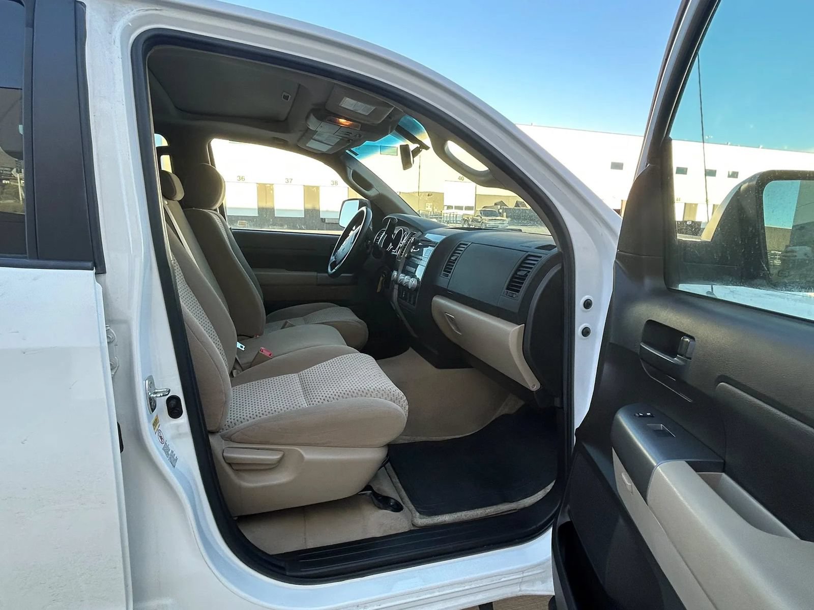 Used 2010 Toyota Tundra 4x4 CrewMax w/ SR5 Pkg image 11
