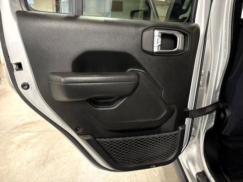 Used 2022 Jeep Gladiator Sport image 32