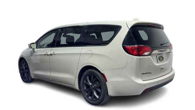 Used 2020 Chrysler Pacifica Touring w/ S Appearance Package FWD image 4