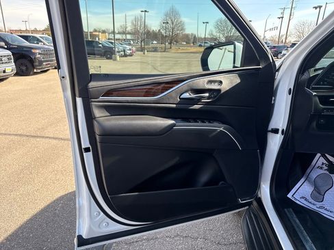 Used 2021 Cadillac Escalade ESV Luxury image 11