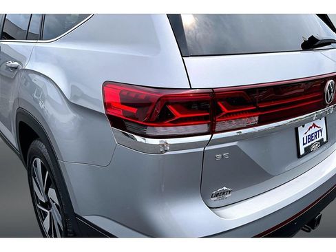 Used 2025 Volkswagen Atlas SE AWD/4WD image 20