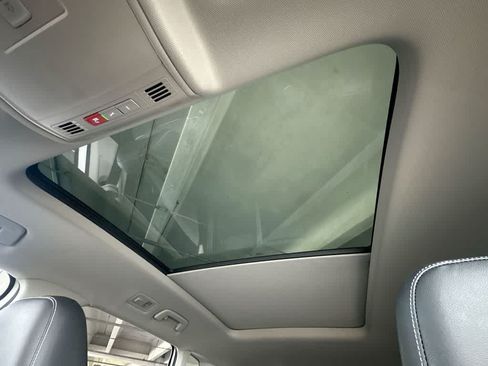 Certified 2023 Volkswagen Taos SE w/ Panoramic Sunroof Package FWD image 17