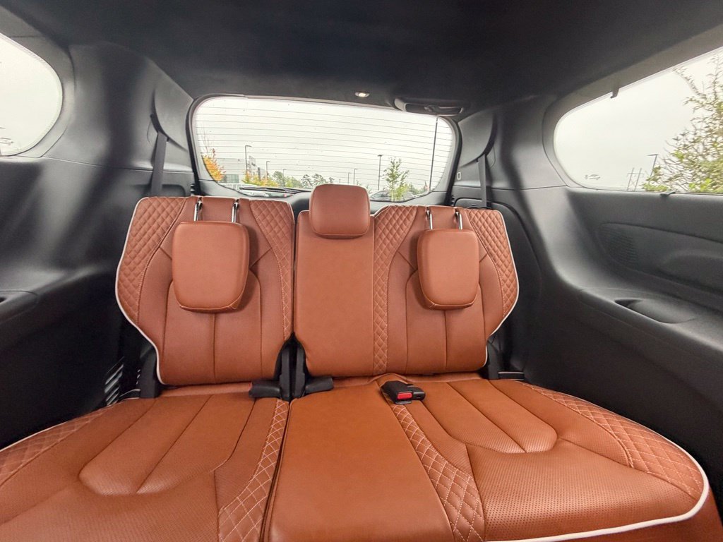 Used 2024 Chrysler Pacifica Pinnacle FWD image 44
