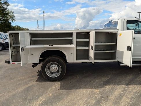 New 2024 RAM 5500 Tradesman image 28