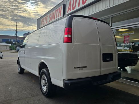 Used 2020 Chevrolet Express 2500 RWD image 9