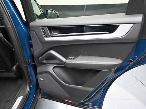 Certified 2025 Porsche Cayenne Coupe AWD/4WD image 20