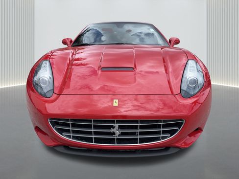 Used 2013 Ferrari California RWD image 1