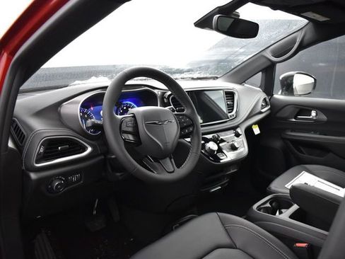 New 2026 Chrysler Pacifica Select image 12
