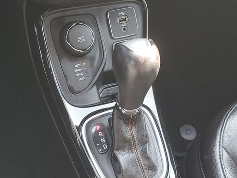 Used 2018 Jeep Compass Limited w/ Navigation Group AWD/4WD image 30
