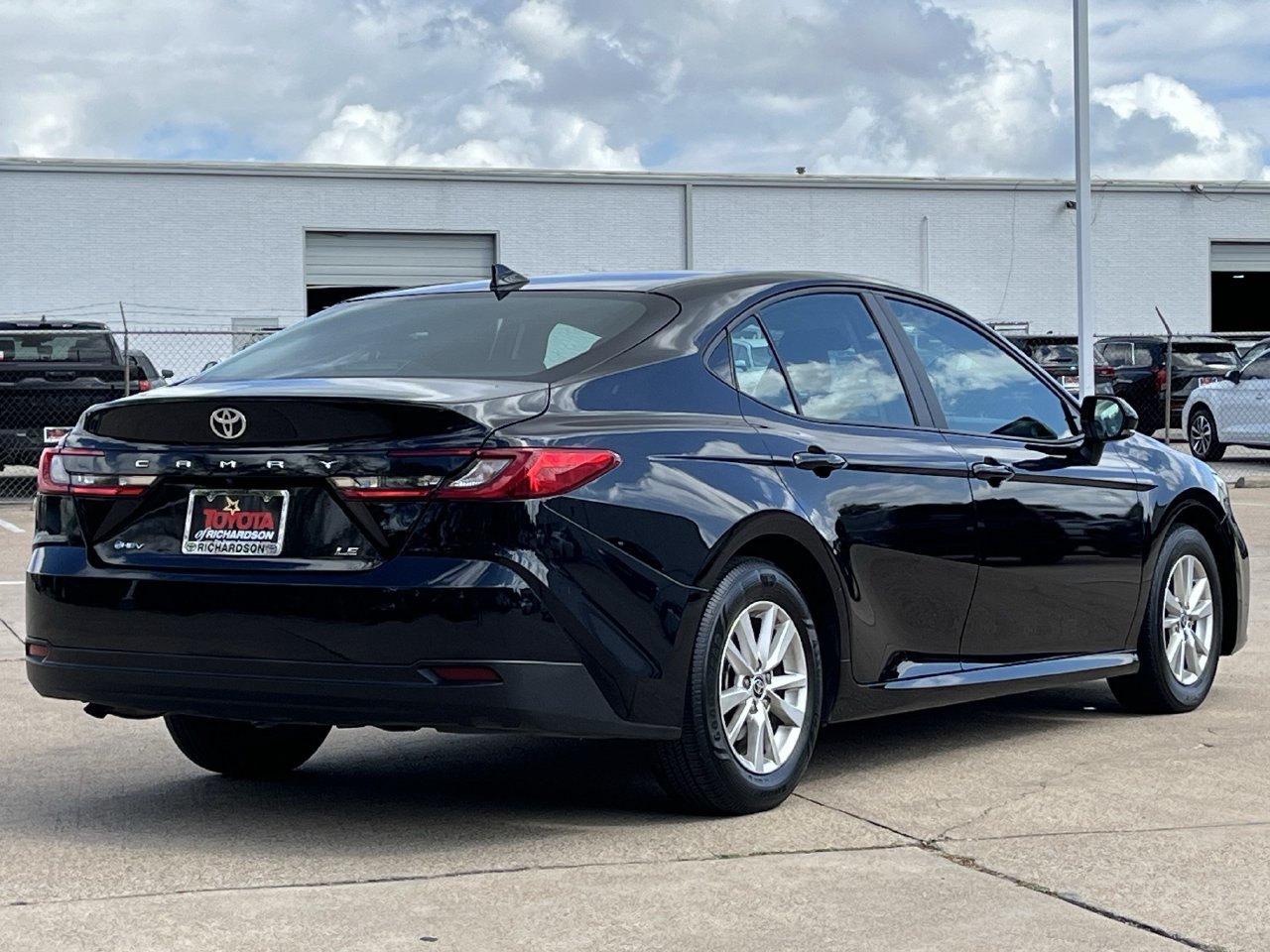 Used 2025 Toyota Camry LE FWD image 4