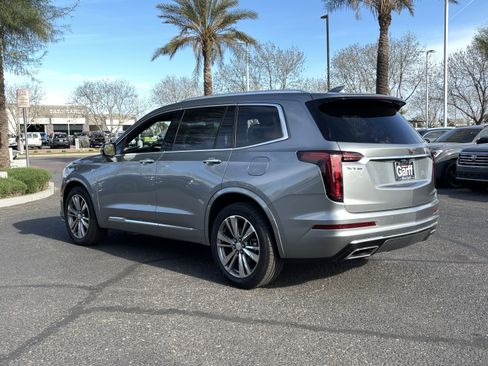 Used 2025 Cadillac XT6 Premium Luxury image 3