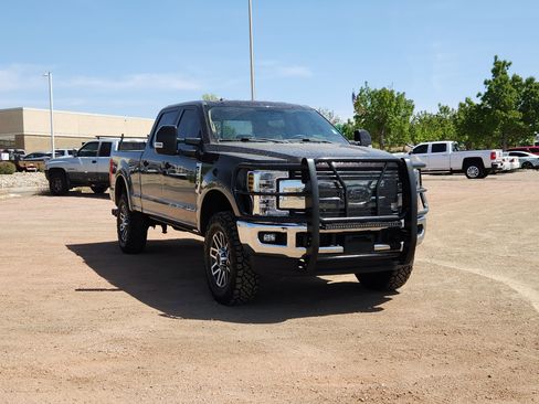 Used 2018 Ford F250 Lariat w/ Lariat Value Package image 4
