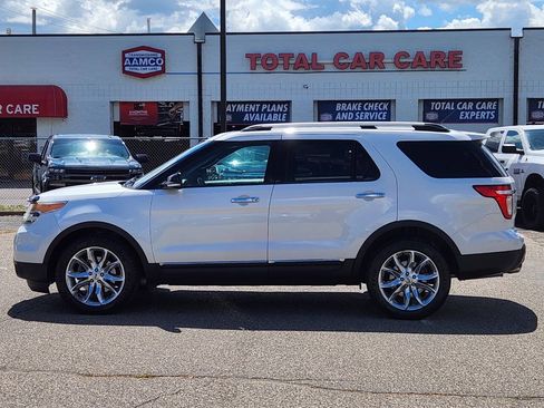 Used 2014 Ford Explorer XLT w/ Equipment Group 202A AWD/4WD image 3