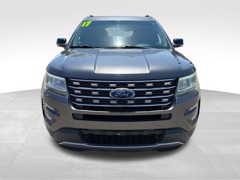 Used 2017 Ford Explorer XLT w/ Equipment Group 202A FWD image 2