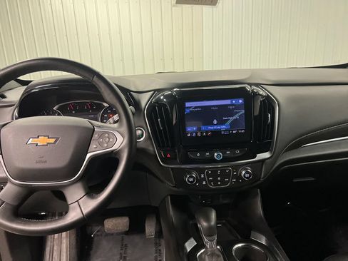 Used 2023 Chevrolet Traverse LT w/ LT Premium Package AWD/4WD image 18