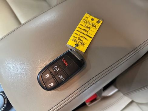 Used 2018 Jeep Grand Cherokee Limited image 28