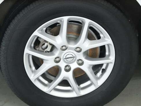 Used 2023 Chrysler Pacifica Touring-L FWD image 12