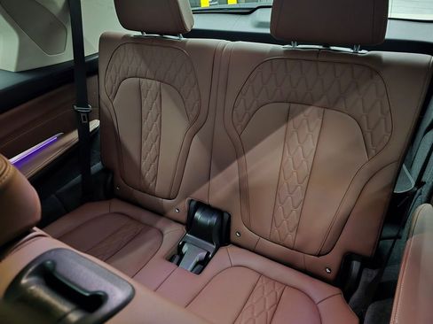 Used 2025 BMW X7 xDrive40i image 34