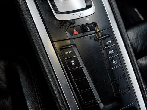 Used 2022 Porsche 718 Cayman image 30