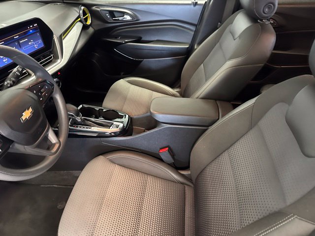 Used 2025 Chevrolet Trax LT FWD image 33