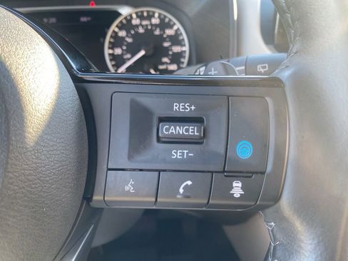 Used 2023 Nissan Rogue SL w/ SL Premium Package image 18