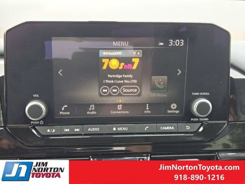 Used 2025 Nissan Pathfinder SV FWD image 17