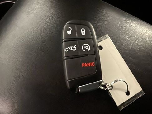 Used 2018 Chrysler 300 Limited AWD/4WD image 23
