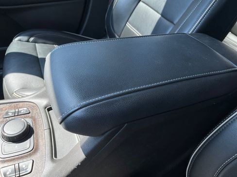 Used 2023 GMC Acadia Denali FWD image 27