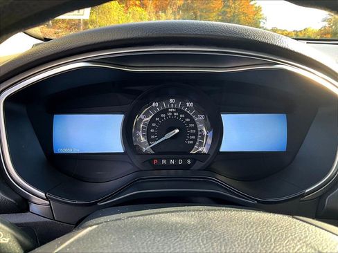 Used 2019 Ford Fusion SE image 18