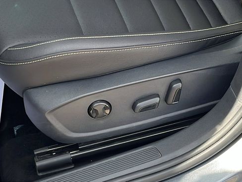 Used 2024 Volkswagen Jetta SE image 11