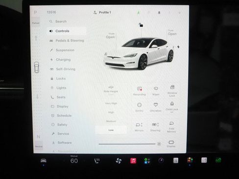Used 2022 Tesla Model S AWD image 34