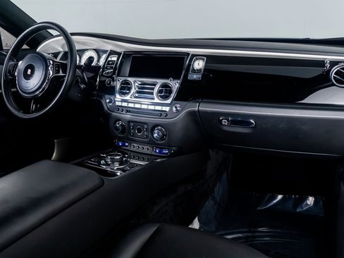 Used 2019 Rolls-Royce Wraith image 33