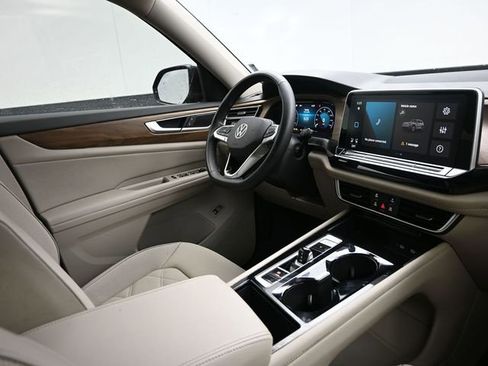 Used 2024 Volkswagen Atlas SE image 23