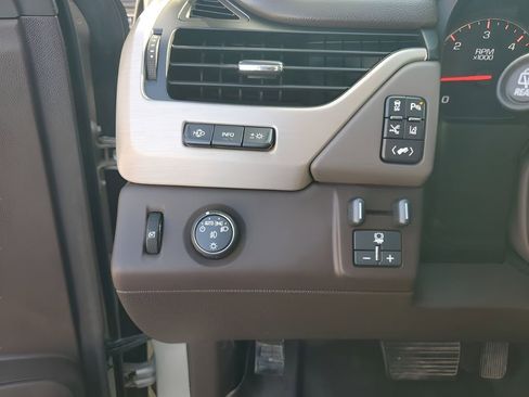 Used 2015 GMC Yukon XL Denali w/ Touring Package image 28