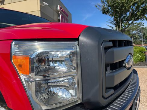 Used 2015 Ford F250 XL RWD image 2