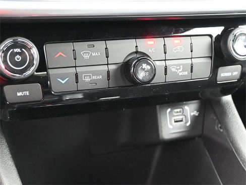 New 2025 Jeep Compass Latitude image 22