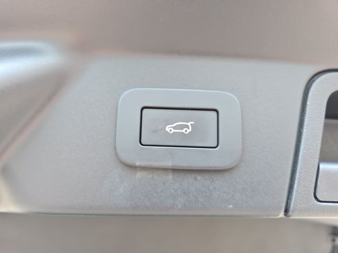 Certified 2026 Land Rover Range Rover Velar Dynamic SE AWD/4WD image 13
