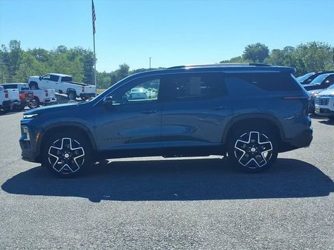 Used 2025 Chevrolet Traverse High Country FWD image 7