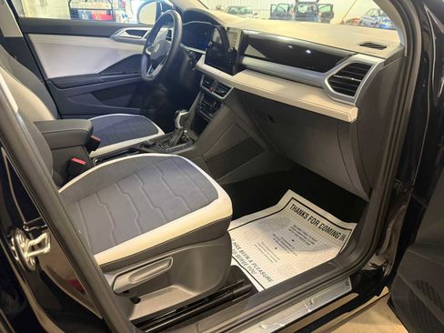 Used 2025 Volkswagen Taos SE w/ Panoramic Sunroof Package image 28
