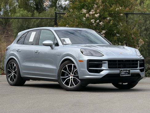 Used 2026 Porsche Cayenne E-Hybrid AWD/4WD image 9