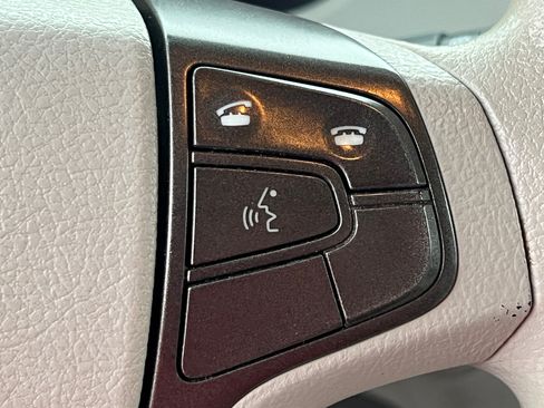 Used 2012 Toyota Sienna LE image 22