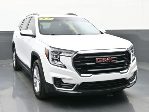 Used 2023 GMC Terrain SLE w/ Driver Convenience Package image 8